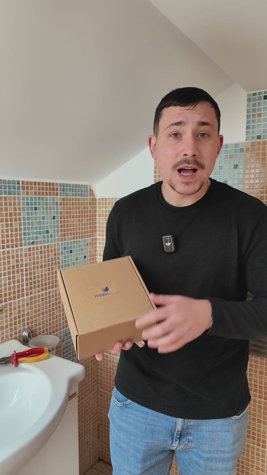 Încarcă clipul video: 